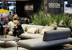Gescova is een familiebedrijf opgericht in 1977 en gespecialiseerd in buitenmeubilair.